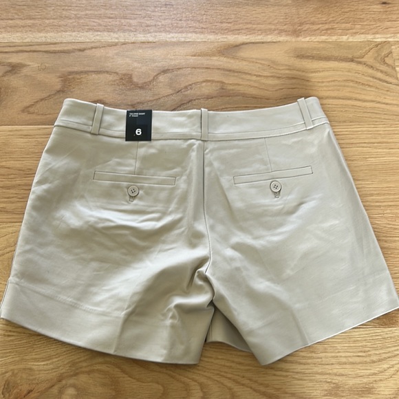 NWT Women’s The Limited Khaki Dress Shorts (size 6) - Picture 4 of 5